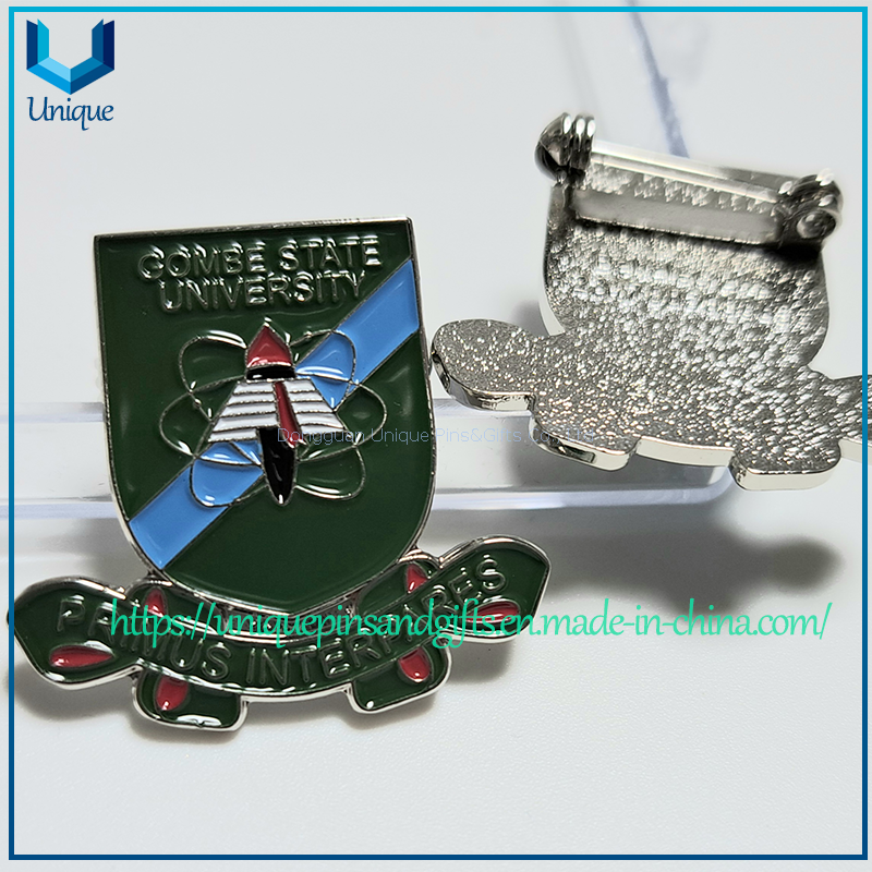 Insignias nigerianas personalizadas: broche de metal hueco recortado a la moda, alfiler de cuello militar, alfiler de solapa escolar personalizado con caja de terciopelo