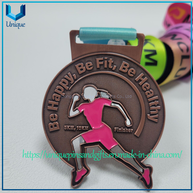 Medalla de carrera deportiva fundida a presión de aleación de zinc, medalla de carrera de ciclismo de Tanzania con recorte, medalla de altura de 70 mm con cinta