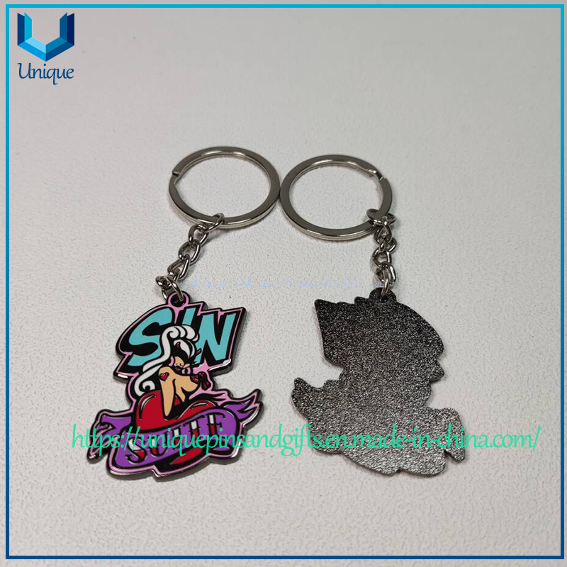 Kecychain de metal de dibujos animados de esmalte duro 2D personalizado, llavero personalizado de níquel negro con logotipo de empresa, regalo de recuerdo