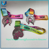 Medalla de carrera deportiva fundida a presión de aleación de zinc, medalla de carrera de ciclismo de Tanzania con recorte, medalla de altura de 70 mm con cinta