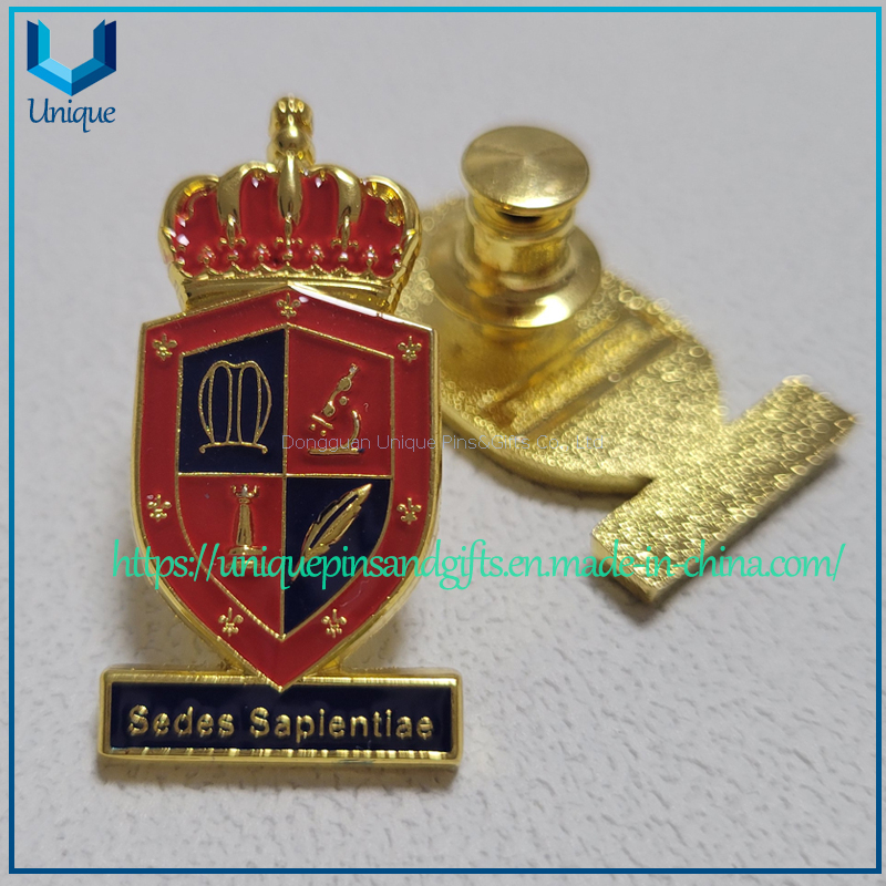 Pin de solapa personalizado de la escuela de Guatemala, broche de metal de recuerdo de oro 3D Sedes Sapientiae con epoxi con pin de seguridad de tapa plana