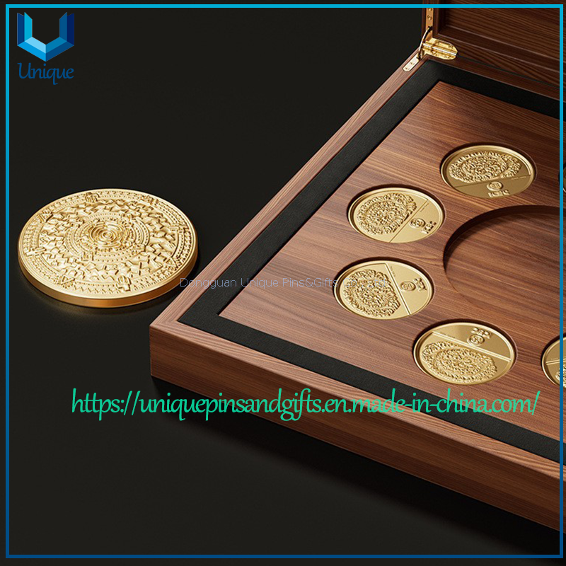 Pantalla de alta gama con almacenamiento abatible, texto grabado que se adapta a monedas y medallas conmemorativas personalizadas con caja de regalo de madera maciza para expositor