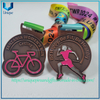 Medalla de carrera deportiva fundida a presión de aleación de zinc, medalla de carrera de ciclismo de Tanzania con recorte, medalla de altura de 70 mm con cinta