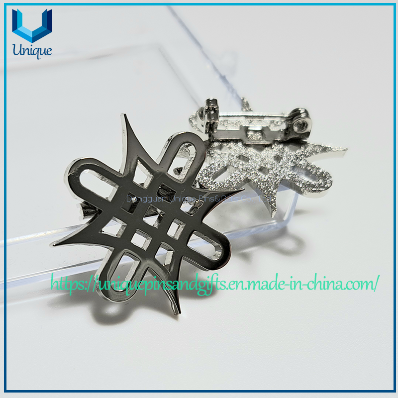 Insignias nigerianas personalizadas: broche de metal hueco recortado a la moda, alfiler de cuello militar, alfiler de solapa escolar personalizado con caja de terciopelo