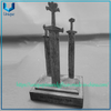 Estatua personalizada con diseño de espada 3D de 17cm, estatua de premio de trofeo de aleación de resina/Zinc para regalo de recuerdo de decoración del hogar con Base