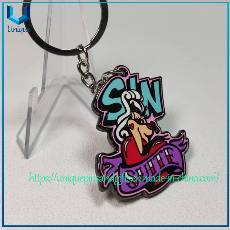 Kecychain de metal de dibujos animados de esmalte duro 2D personalizado, llavero personalizado de níquel negro con logotipo de empresa, regalo de recuerdo