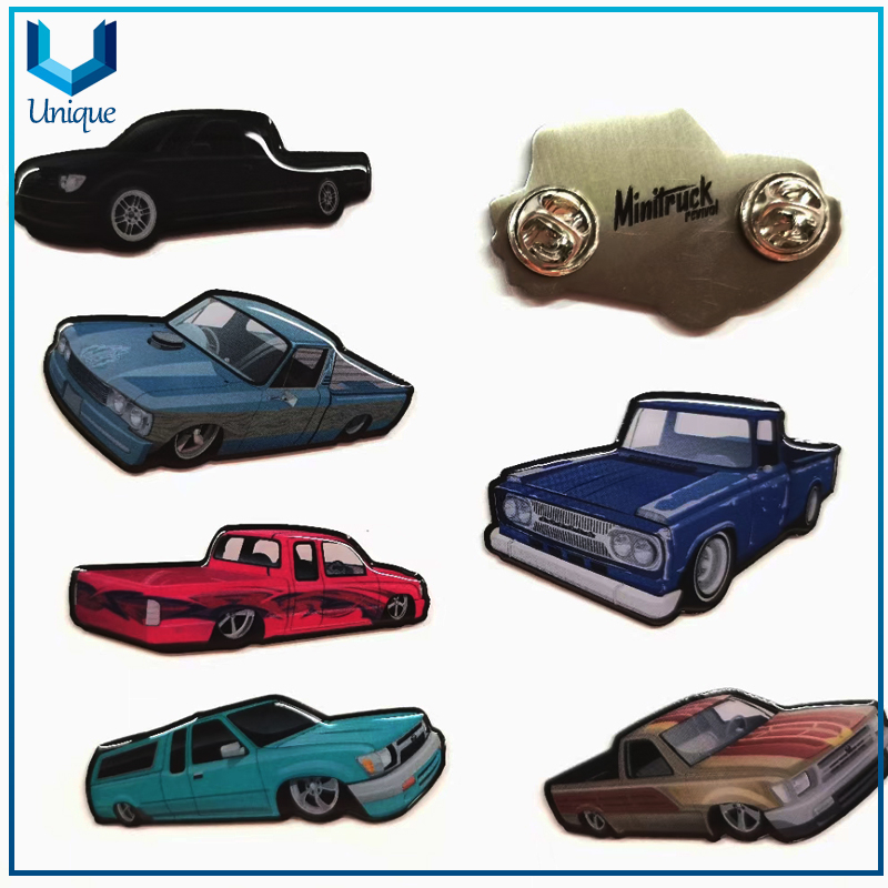 Pin de solapa de carreras de carreras, personalice el fabricante de manualidades de metal, troquel golpeó el pasador de solapa de la impresión de seda con epoxi