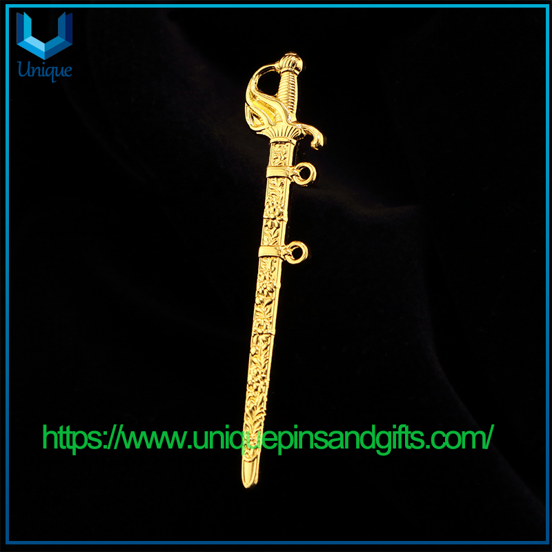 Insignia animal de encargo del Pin de la solapa del chapado en oro del punto de la espada del metal 3D