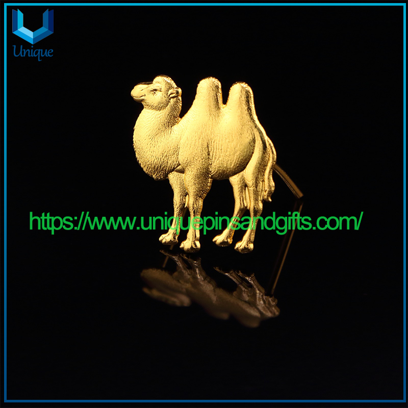 Insignia animal de encargo del Pin de la solapa del chapado en oro del punto de la espada del metal 3D