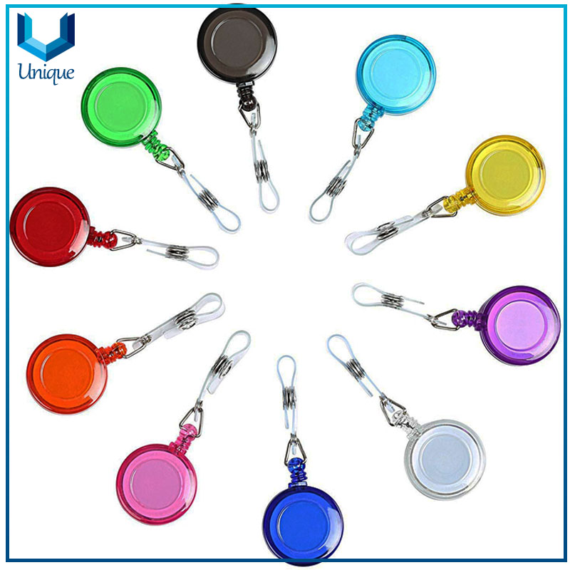 Colores surtidos Embalaje personalizado Carcasa de plástico Retráctil Reestructle Treeles Carabiner Reel Clip en las teclas del titular de la identificación