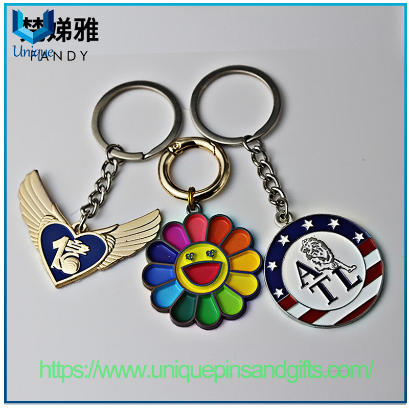 Llavero de metal personalizado Llavero de dibujos animados Insignia corporativa Llavero de insignia de escuela para regalos promocionales