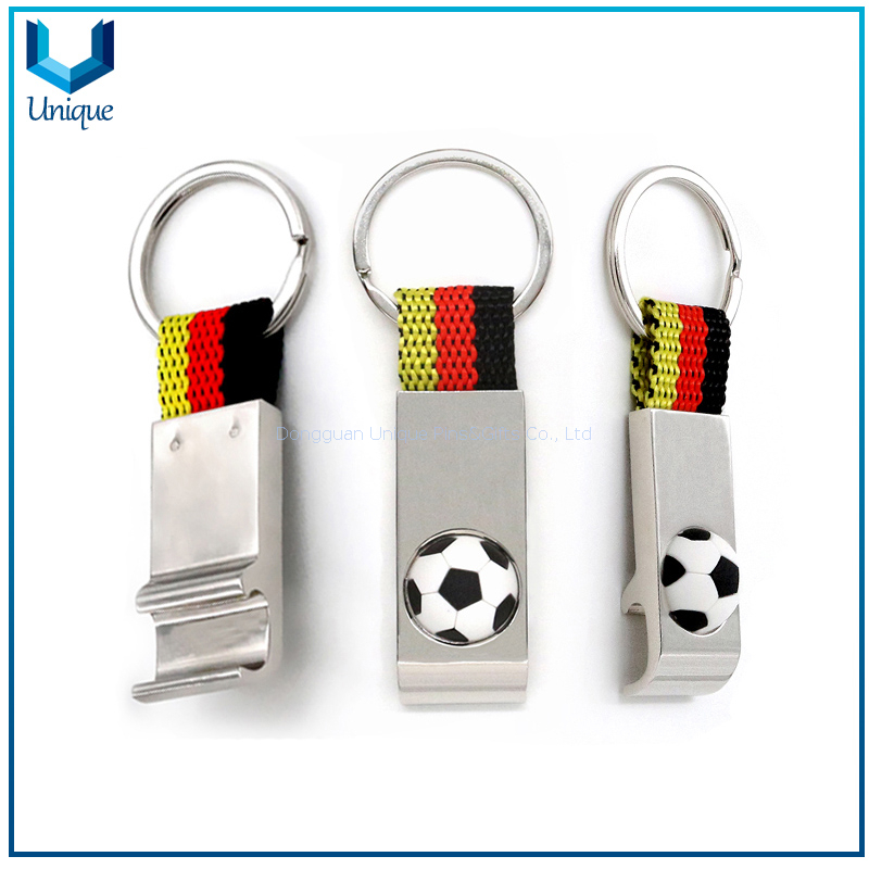 Personalice el abridor de botellas de metal de estilo de fútbol, ​​apertura de la botella de llavero, abrel de botella de estilo creativo con llavero para regalos promocionales
