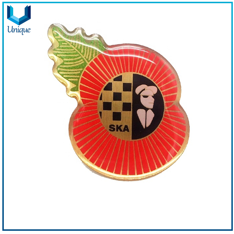 Fabricante de perros de solapa de zapatos de moda, matriz de pin de latón golpeado con impresión de serigrafía, perno de solapa de adorno de oro, pin de joyería de moda para sombrero, prenda, decoración de bolsos