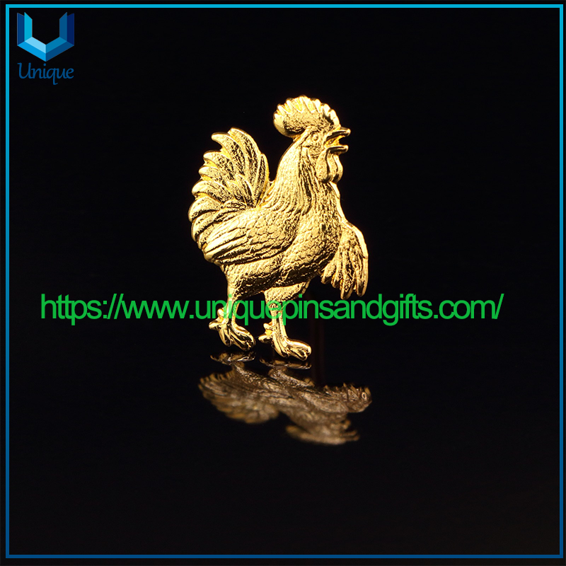 Insignia animal de encargo del Pin de la solapa del chapado en oro del punto de la espada del metal 3D