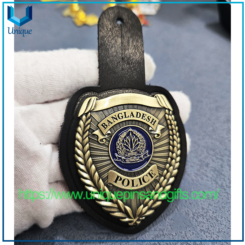 Insignia de metal de policía personalizada de alta calidad con soporte de cuero de vaca para la policía de Bangladesh