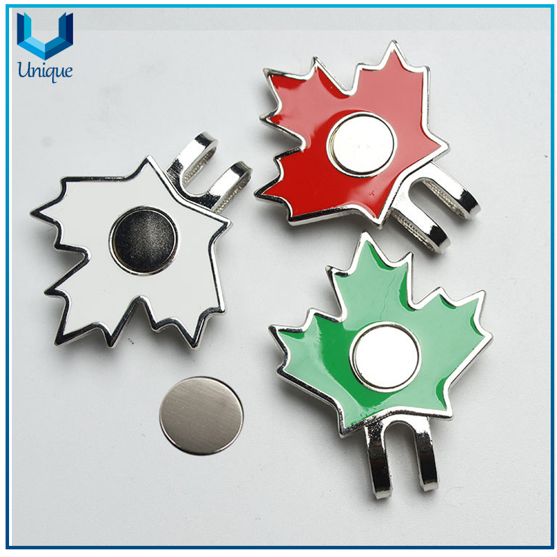 Custom Canada Maple Hoja METAL METAL METAL GOLF Clips, fábrica de artesanías de metal personalizada, hatclip de Golf de hierro de hierro golpeado al por mayor con accesorios de imán para regalos