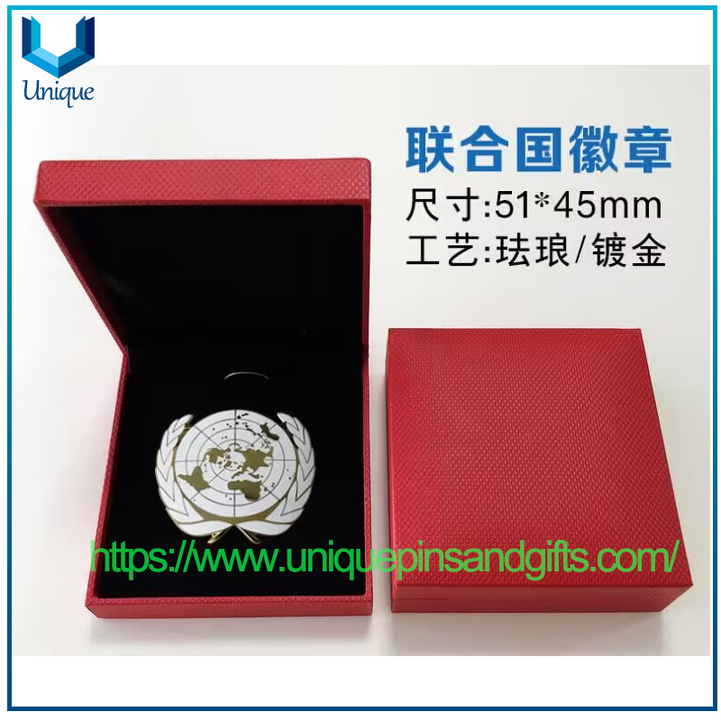 Pin de solapa con el logotipo de las Naciones Unidas (12)
