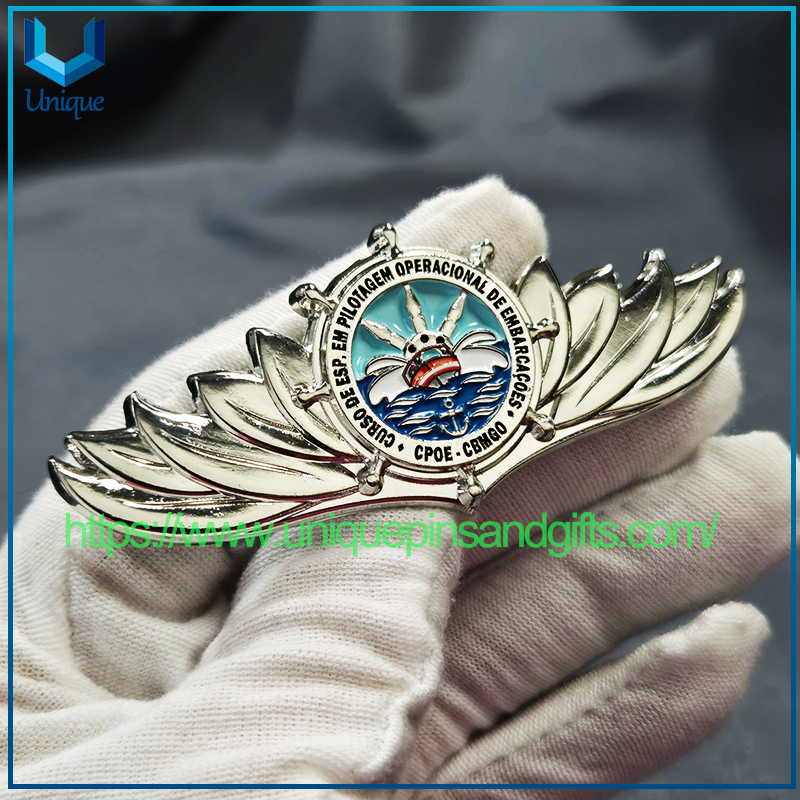 Broche de alfiler de Metal 3D personalizado para solapa, insignia con forma triangular de búho y pulpo brasileño, insignia con cierre de mariposa PMGO SSPGO CBMGO