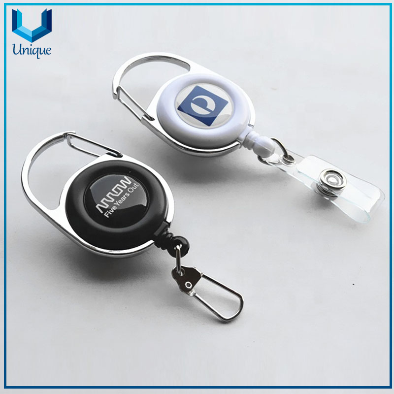 Promoción Toporte de insignia retráctil lindo con diseño personalizado, titular de la insignia de Yoyo