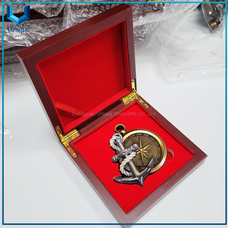 Moneda militar de la medalla de Displayer de la artesanía del metal de la marina de guerra del recuerdo del relieve 3D grueso de 12m m