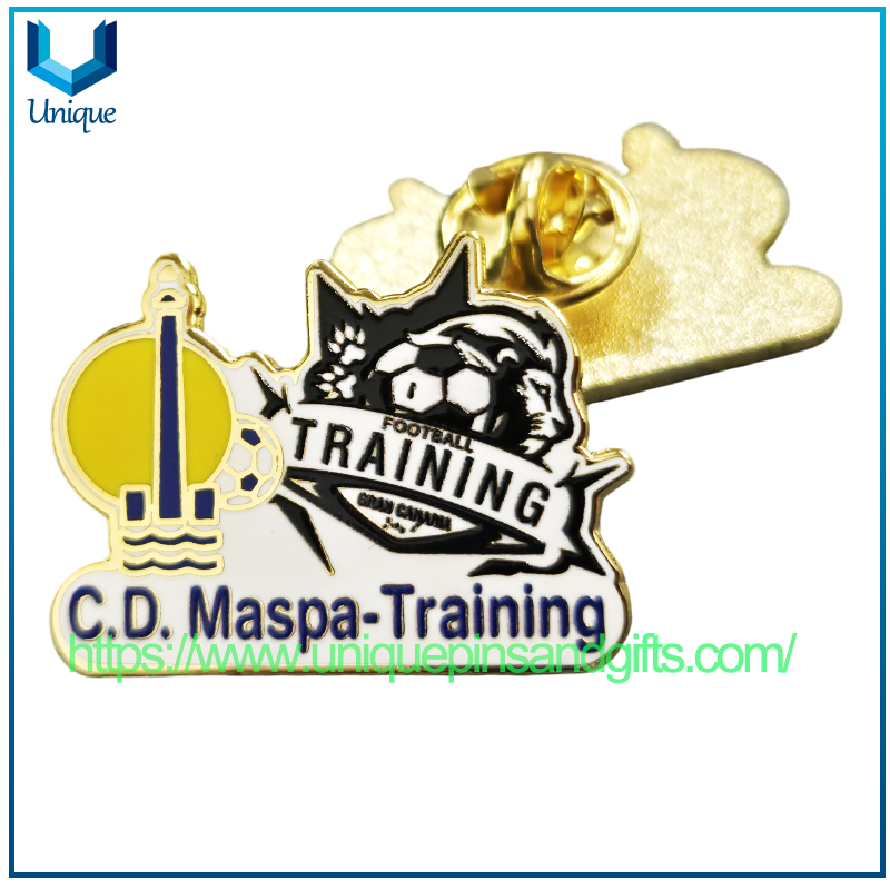 Personalizar el Pin de solapa de esmalte duro de entrenamiento de fútbol de España en oro con impresión UV