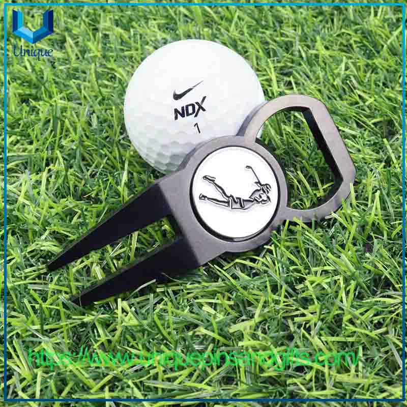 Nuevo en Stock, marcador de césped para campo de Golf, abridor de botellas, tenedor verde, herramienta Divot para corte de césped
