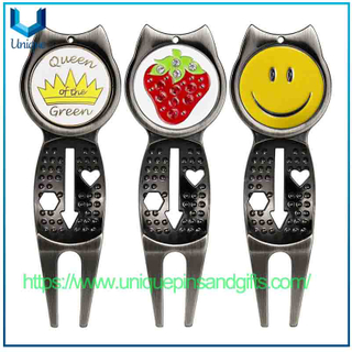 Diseño personalizado con logotipo en blanco, camiseta verde de golf, marcador de bola de metal, camiseta con moneda, accesorios para cachorros de golf