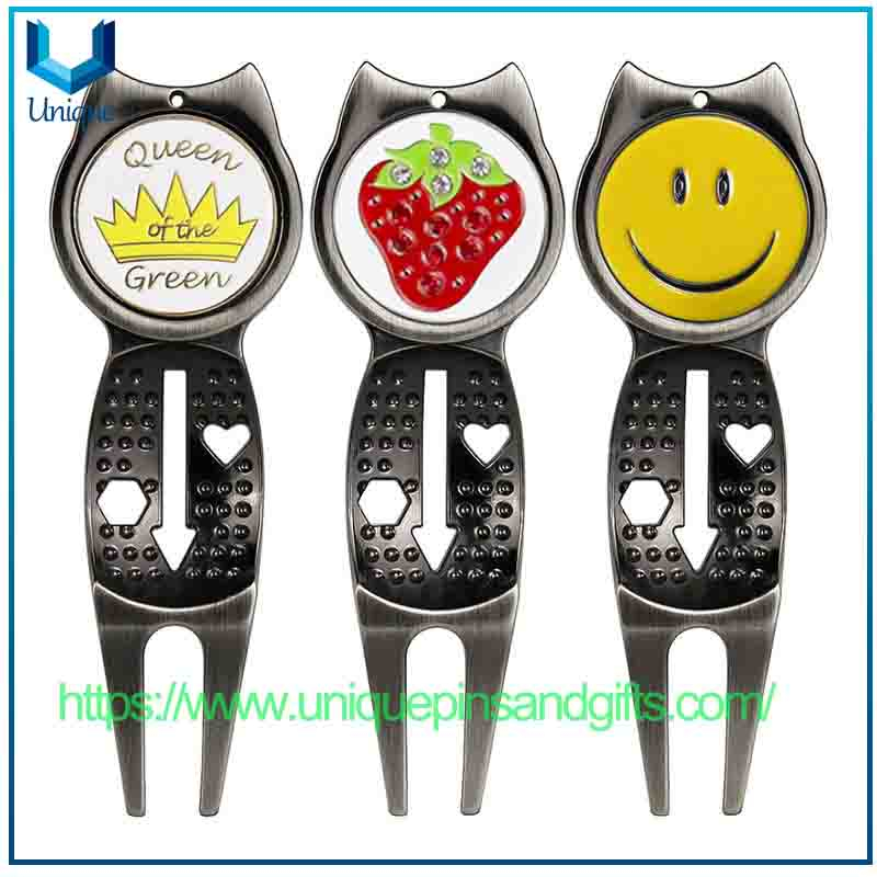 Diseño personalizado con logotipo en blanco, camiseta verde de golf, marcador de bola de metal, camiseta con moneda, accesorios para cachorros de golf