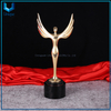 Personalice los trofeos de recuerdo de oro 3D hechos en metal con diseño de aleación de zinc