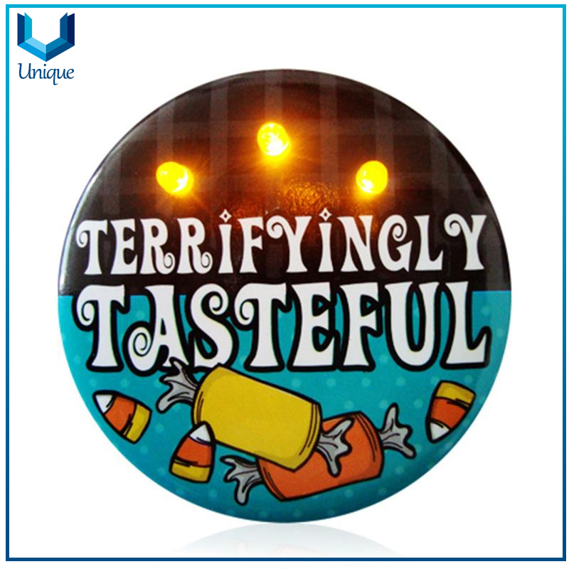 009-01China Artigifts Impresa a la f&aacute;brica Hecho a medida que su propia luz de esta&ntilde;o en blanco parpadea el bot&oacute;n de la insignia de la insignia de la insignia LED del coche.