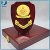 Medalla de honor personalizada de la familia real de Malasyia Kelantan con escudo de madera y caja en juego de regalo, caja de regalo