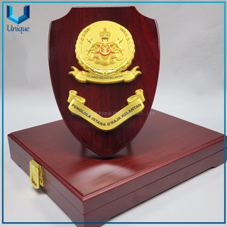 Medalla de honor personalizada de la familia real de Malasyia Kelantan con escudo de madera y caja en juego de regalo, caja de regalo