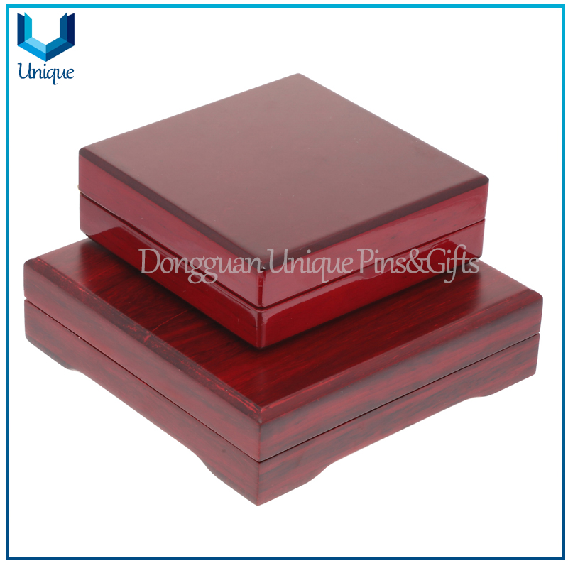 Medalla de Honor personalizada con soporte de madera, medallas de placa de metal con cinta, caja de presentación de monedas conmemorativas