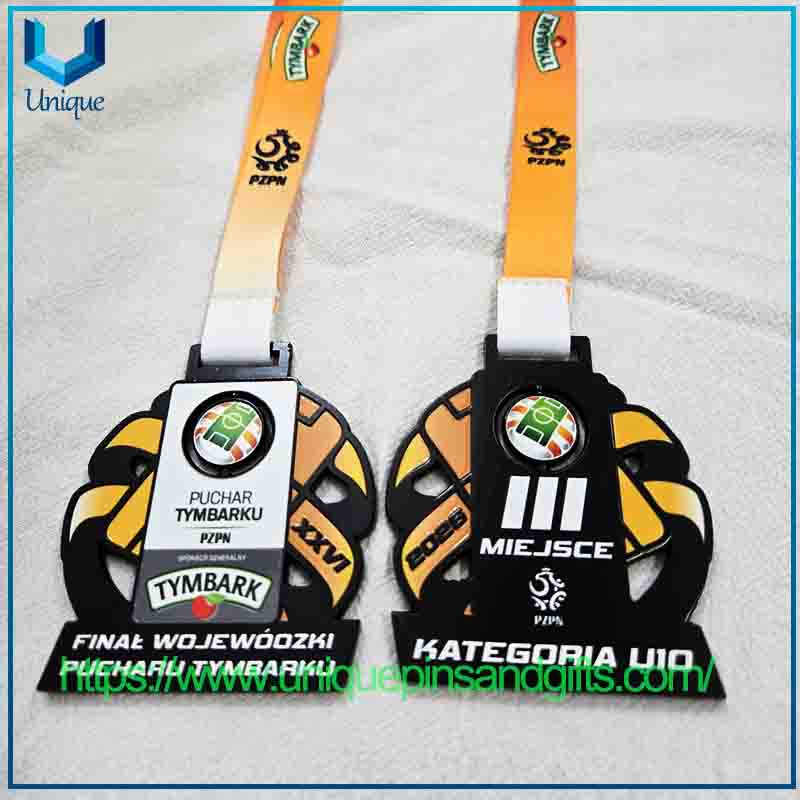 Diseño personalizado de medallas de metal para eventos deportivos de oro PZPN polaco con cinta