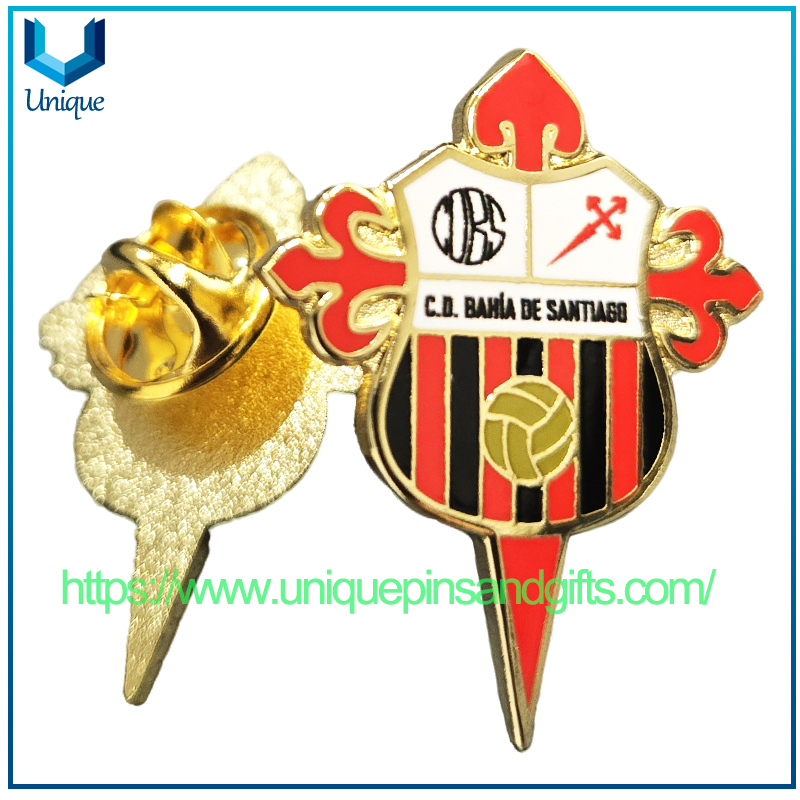 Personalizar el Pin de solapa de esmalte duro de entrenamiento de fútbol de España en oro con impresión UV