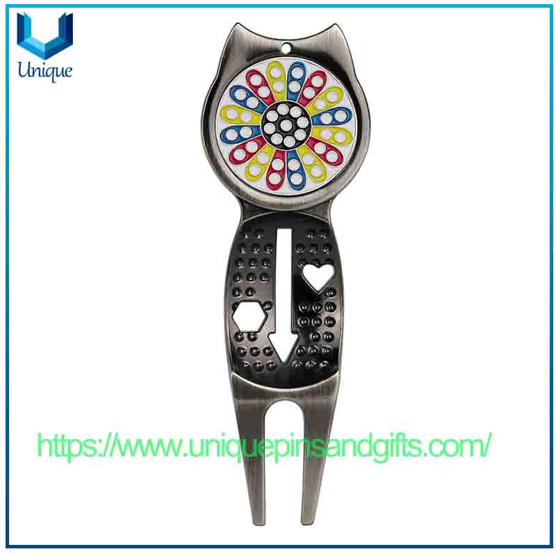 Diseño personalizado con logotipo en blanco, camiseta verde de golf, marcador de bola de metal, camiseta con moneda, accesorios para cachorros de golf