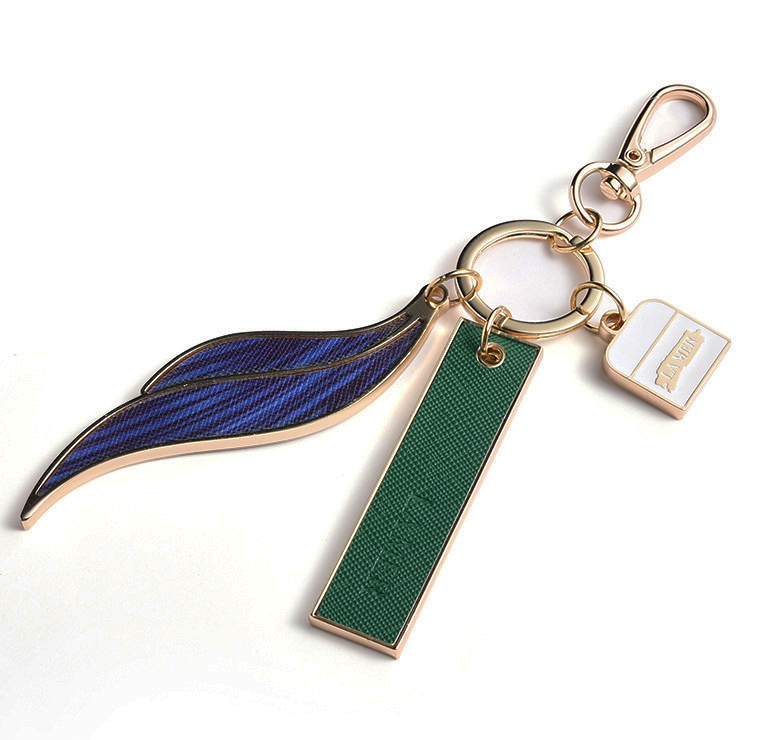 Fábrica al por mayor Moda Golf Metal Llavero con decoración de cuero de Saffiano, llavero de metal de calidad suplica personaliza con logotipo de Embóseo para regalos de decoración