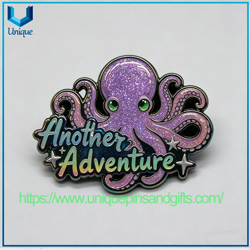 Insignias de metal exquisitas hechas a medida de alta calidad Broches Pin de solapa en formas únicas con patrones de texto de logotipo coloridos personalizados impresos con UV
