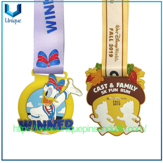 Medallas de plástico de plástico de caucho suave de PVC personalizados Medallas de premios de la competencia de deportes 3D en forma de dibujos animados