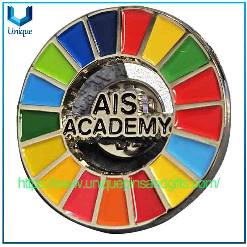 Broche de insignia de metal personalizado, Pin de solapa encantador Rainbow AIS ACADEMY