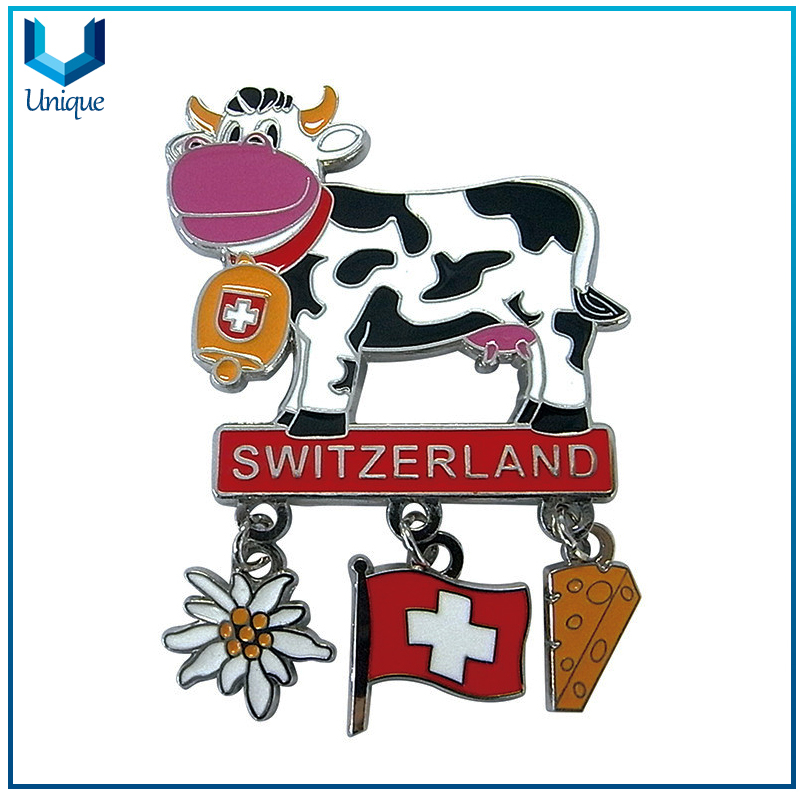 Moda creativa emblema popular, encanto de moda, colgante de joyas para regalos, perno de solapa de esmalte duro con cuelga