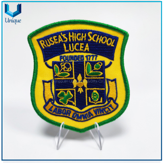 Hierro de diseño de moda barato en insignia al por mayor de alta calidad Insignia personalizada de alta frecuencia, parche termofusible de PVC de alta calidad y bajo precio para prendas de vestir, sello bordado personalizado