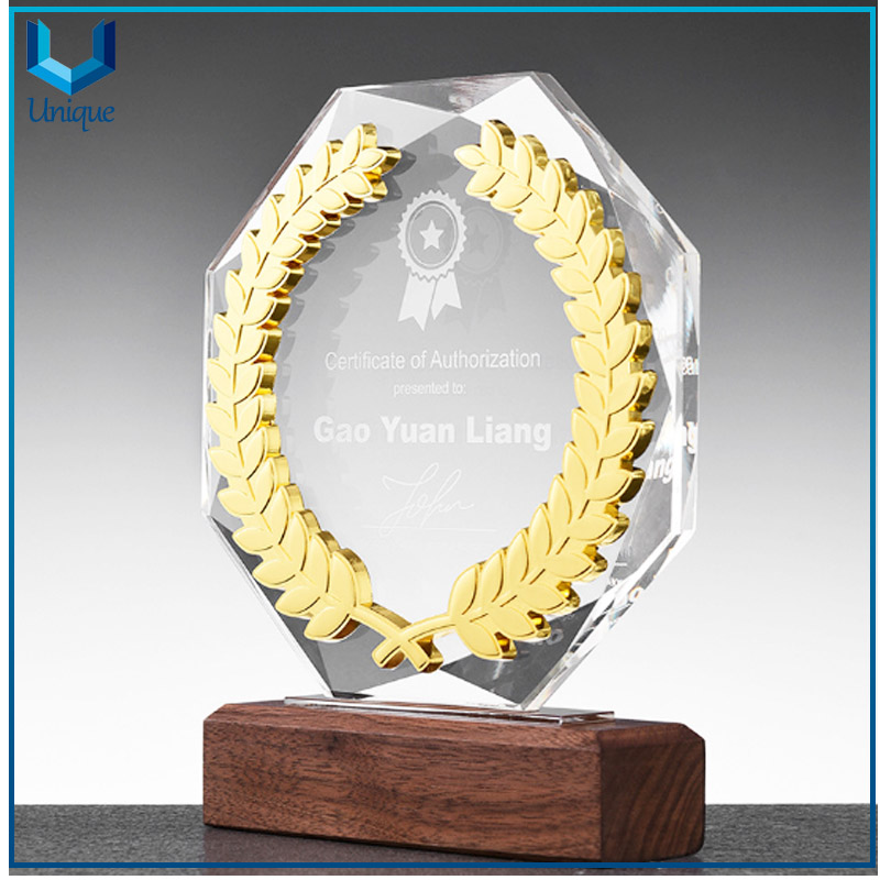 Trofeo de trigo dorado Crytsal en corte de borde con corte de diamante con base de madera, Copa de trofeo de vidrio con logotipo grabado con láser, Trofeo de medalla de premio de honor militar
