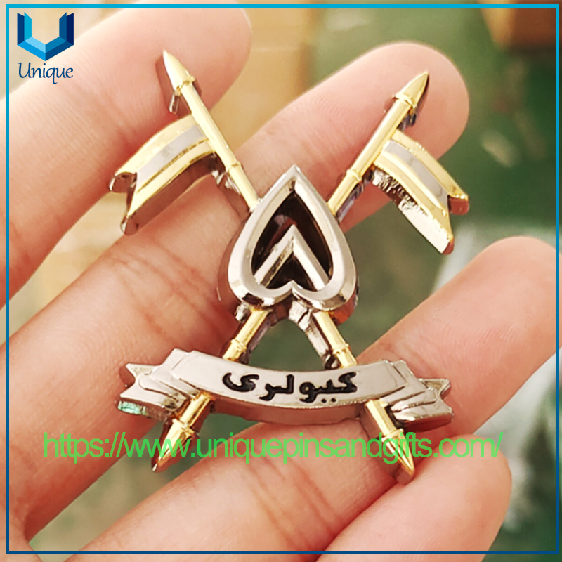Insignia de metal personalizada, emblema chapado en oro 3D con logotipo de la bandera nacional paquistaní