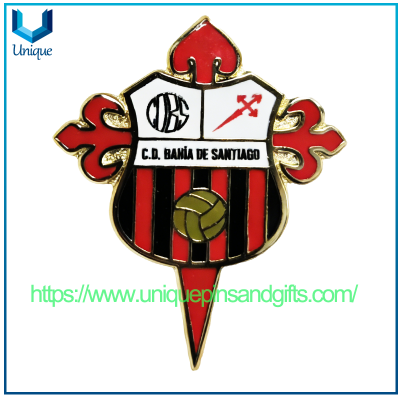 Personalizar el Pin de solapa de esmalte duro de entrenamiento de fútbol de España en oro con impresión UV