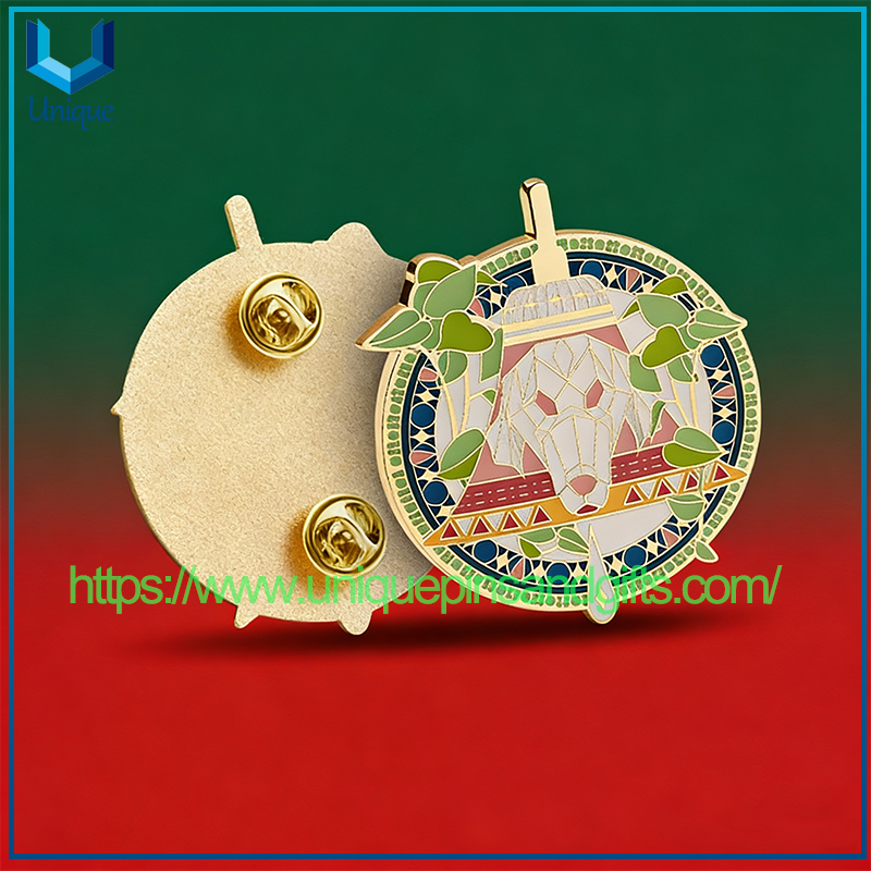 Insignias de metal personalizadas, insignias esmaltadas de dibujos animados de Anime, broches de aleación de zinc