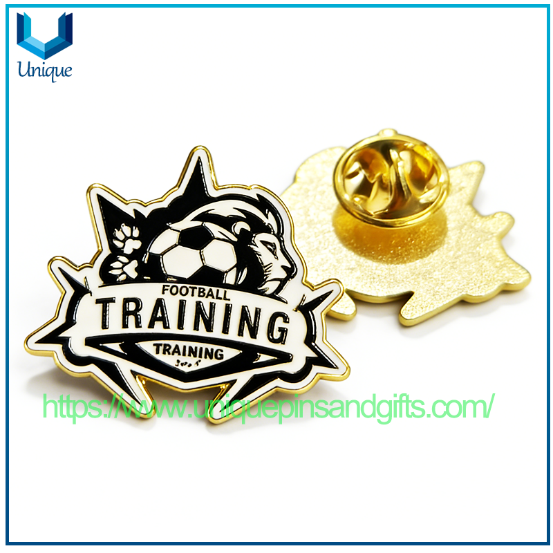 Personalizar el Pin de solapa de esmalte duro de entrenamiento de fútbol de España en oro con impresión UV