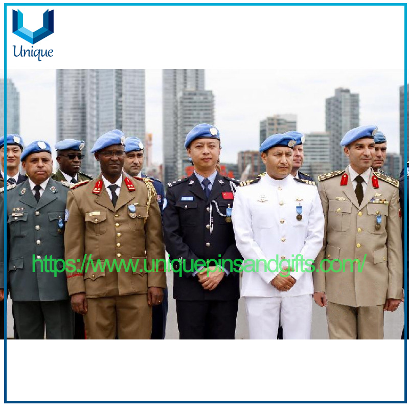 Prendedor de solapa con el logotipo de las Naciones Unidas (11)