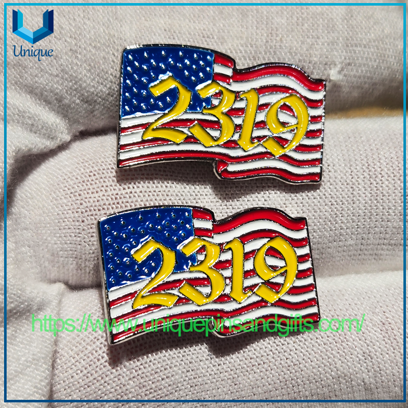 Insignias de metal encantadoras diseñadas para requisitos particulares de la bandera nacional de las insignias con el embrague de la mariposa