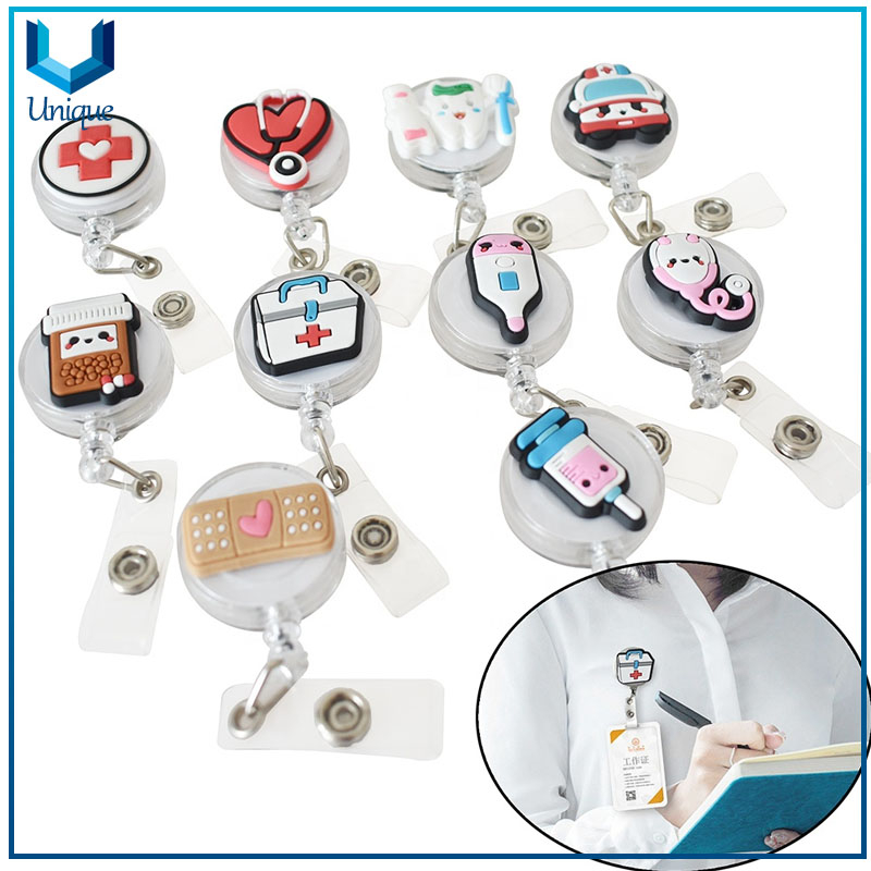 Corazones médicos Forma Estetoscopio Enfermera Retracción de la insignia de fieltro Reeles